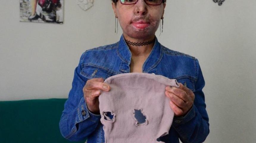 (&ouml;zel Haber) Maskeli Kadın Maskesini &Ccedil;ıkardı