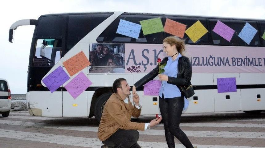 (&ouml;zel Haber) Aşk Otob&uuml;s&uuml;yle Evlenme Teklifi