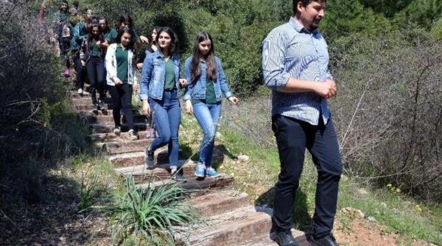 &Ouml;ğrenciler Doğayı Doğal Ortamda &Ouml;ğreniyor