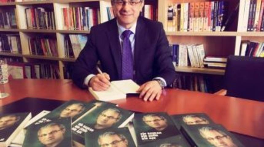 Başkan Akpınar &lsquo;hayatını&rsquo; Kitapta Birleştirdi