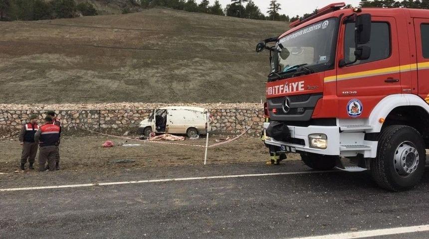 Denizli&rsquo;de Ara&ccedil; Takla Attı: 1 &Ouml;l&uuml;, 1&rsquo;i &Ccedil;ocuk 2 Yaralı