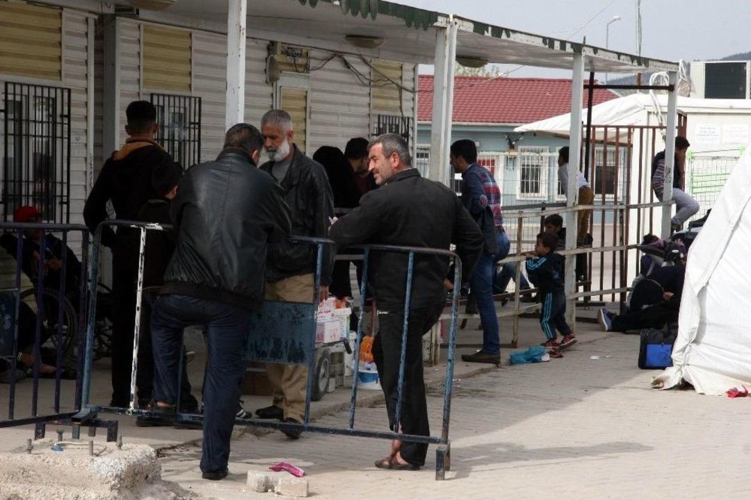 Suriyelilerin &Uuml;lkelerine D&ouml;n&uuml;şleri S&uuml;r&uuml;yor