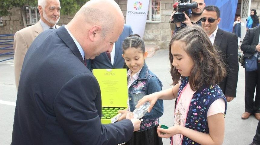 İlkokul &Ouml;ğrencilerine &lsquo;kocasinan &Ccedil;ocuk&rsquo; Dergisi Hediye Edildi