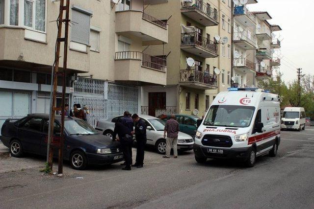 Üzerine Asansör Düşen İşçi Yaralandı