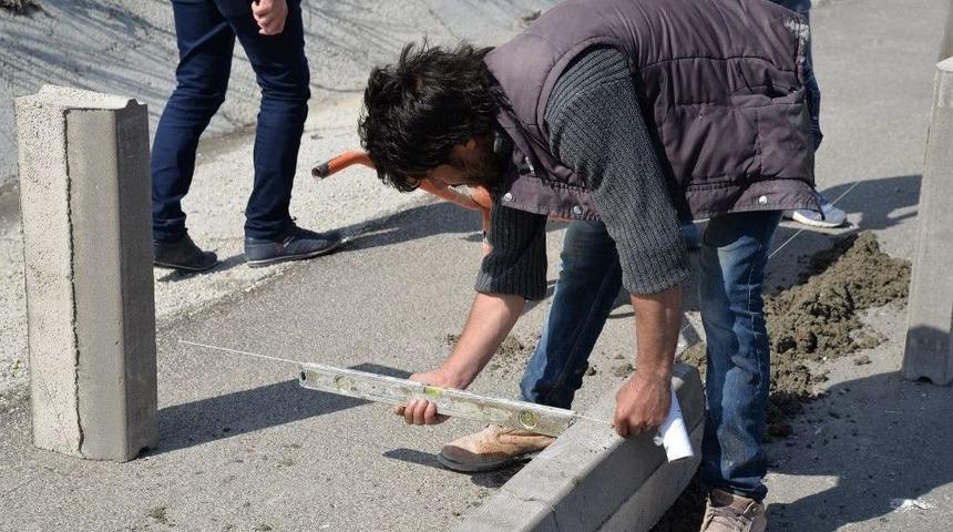 Başkan Bakıcı, Osmancık Caddesi&rsquo;nde Devam Eden Kaldırım &Ccedil;alışmalarını Yerinde İnceledi