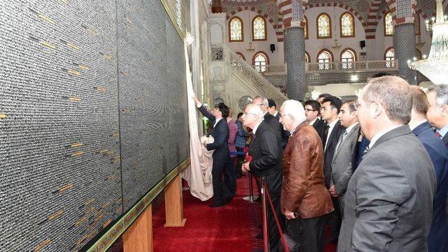 Tuvale Nakşedilmiş Kur’an-ı Kerim, Dergah Camiide Sergileniyor