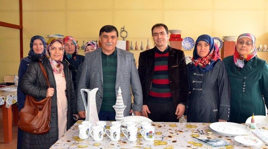 Hem Meslek &Ouml;ğreniyorlar, Hem De Para Kazanıyorlar