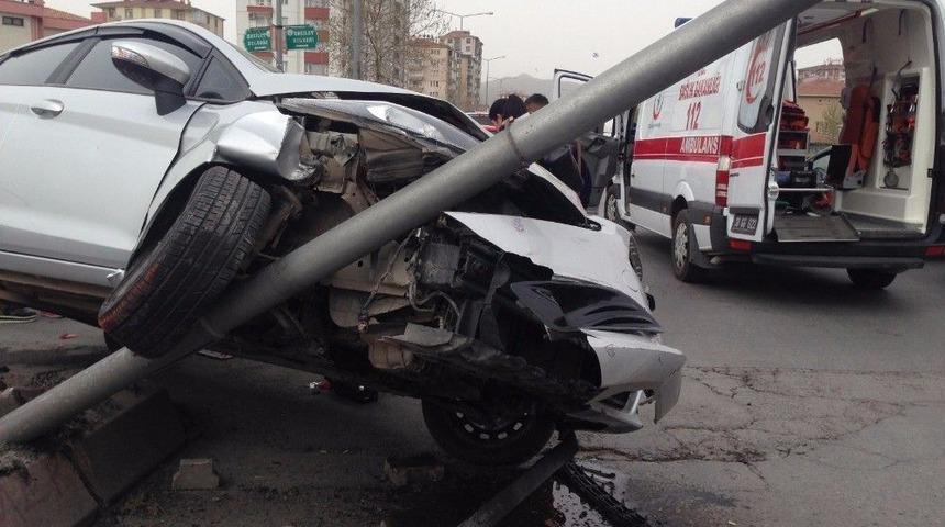 Hastaneye Yetişmek İsterken Kazaya Neden Oldu