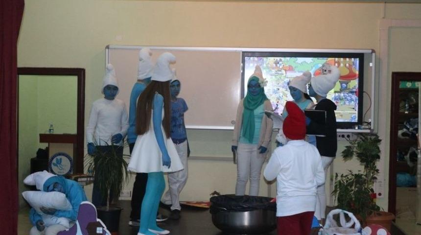 Liselilerden Minik &Ouml;ğrencilere Tiyatro G&ouml;sterisi