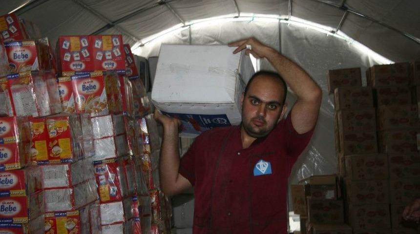 Suriye&rsquo;ye İnsanı Yardımlar S&uuml;r&uuml;yor