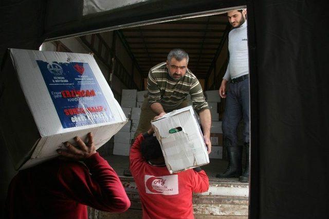 Suriye’ye İnsanı Yardımlar Sürüyor