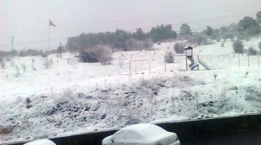 Bolu&rsquo;da, Nisan Ayında Kar Yağışı Devam Ediyor