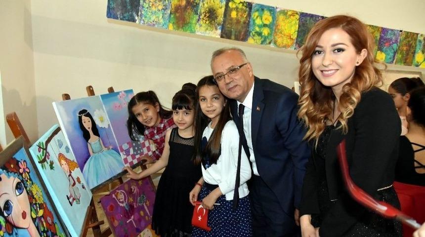 Minik Ressamlardan 23 Nisan&rsquo;a &Ouml;zel Sergi