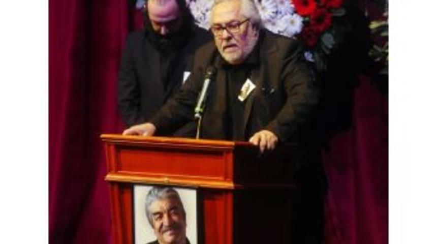 Usta Oyuncu B&uuml;lent Kayabaş İ&ccedil;in Muhsin Ertuğrul Sahnesi&rsquo;nde T&ouml;ren D&uuml;zenlendi