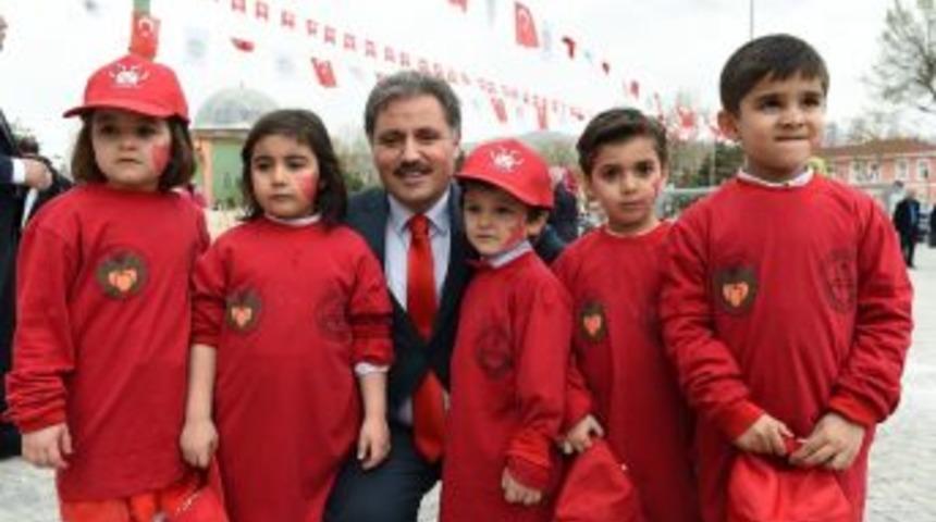 Başkan &Ccedil;akır 23 Nisan&rsquo;ı Kutladı