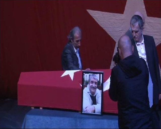 Usta Oyuncu Bülent Kayabaş Için Ilk  Tören  Muhsin Ertuğrul Sahnesi'nde Düzenlendi (2)