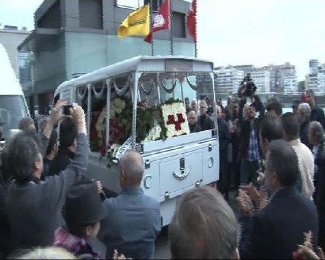 Usta Oyuncu Bülent Kayabaş Için Ilk  Tören  Muhsin Ertuğrul Sahnesi'nde Düzenlendi (2)