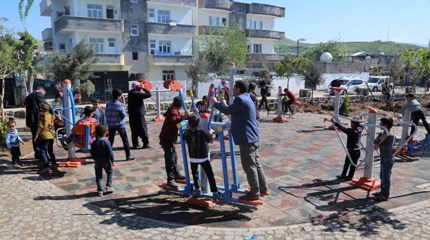 Cizreli &Ccedil;ocuklar Belediye Tarafından Yapılan Oyun Alanında Doyasıya Eğleniyor