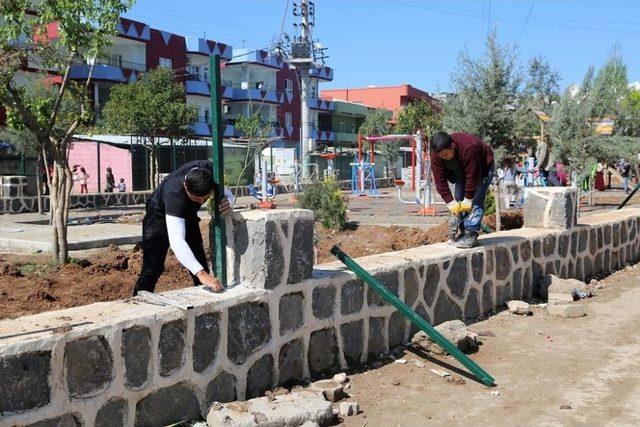 Cizreli Çocuklar Belediye Tarafından Yapılan Oyun Alanında Doyasıya Eğleniyor