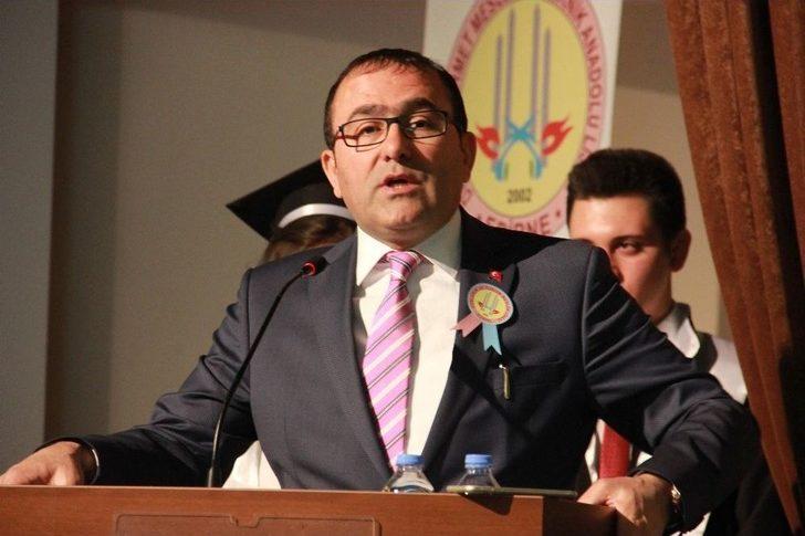 Dr. Sadık Ahmet Mesleki Ve Teknik Anadolu Lisesi’nde Mezuniyet Sevinci