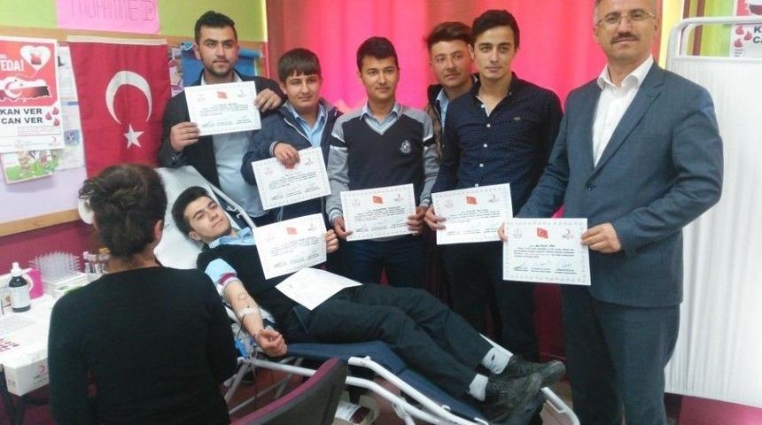 Emet Ashaboğlu Ortaokulunda 93 &Uuml;nite Kan Bağışı Yapıldı