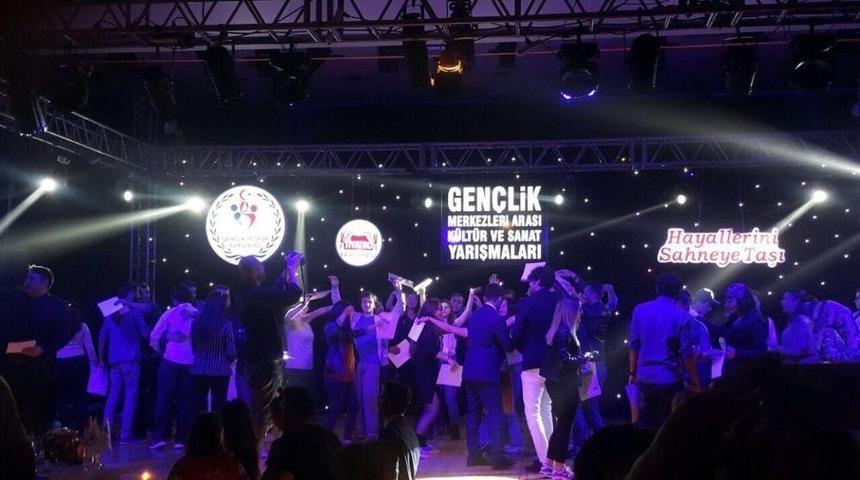 Manisa Şehir Tiyatrosuna Bir &Ouml;d&uuml;l Daha