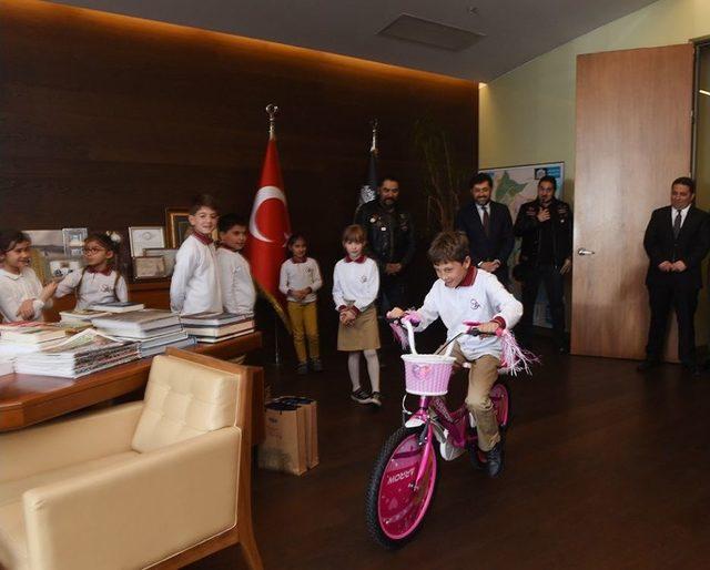 Beşiktaş Belediye Başkanı Hazinedar Koltuğunu Bıraktı