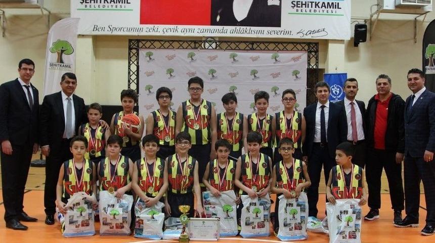 23 Nisan Basketbol Şampiyonluk Kupası Gaziantep Kolej Vakfı&rsquo;nın Oldu