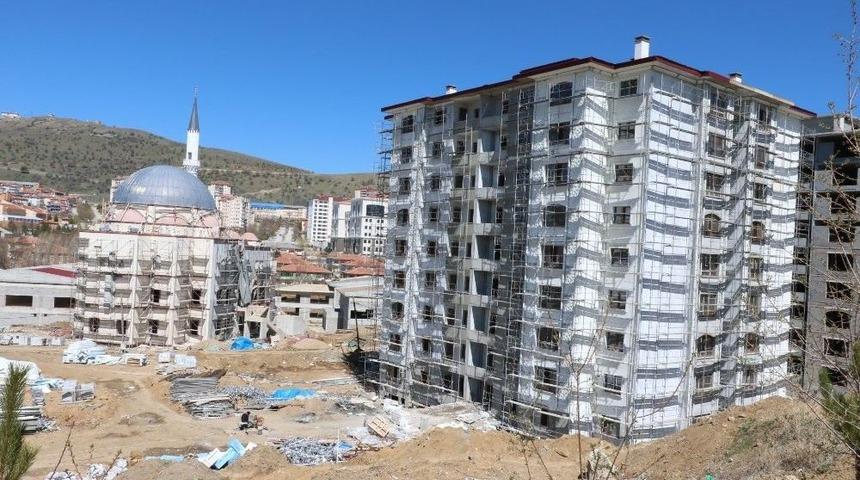 Eski Sanayi Sitesi&rsquo;ndeki Konutlar Hızla Y&uuml;kseliyor