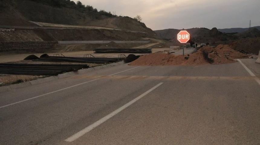 Tokat &Ccedil;evre Yolunda Heyelan Tehlikesi Nedeniyle &Ccedil;alışma Başlatıldı