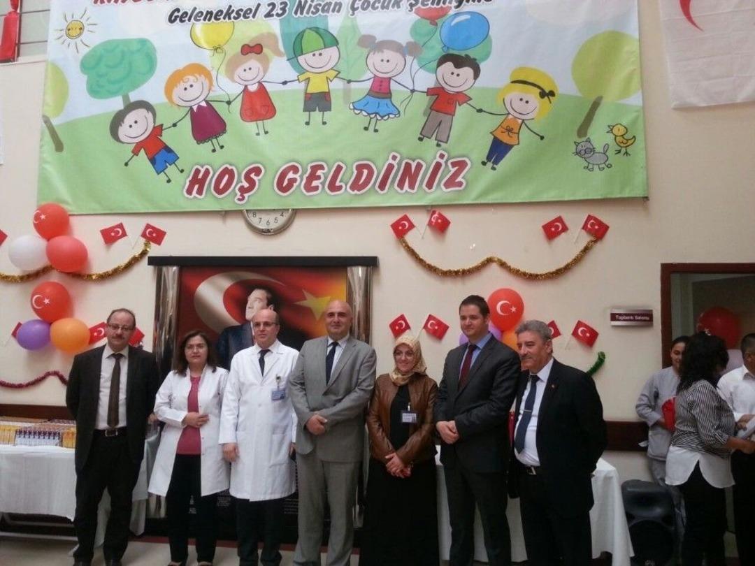 &Ccedil;ocuk Hastanesi &Ccedil;ocukların Bayramını Unutmadı