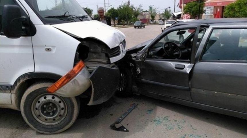 Kozan&rsquo;da Trafik Kazası: 3 Yaralı