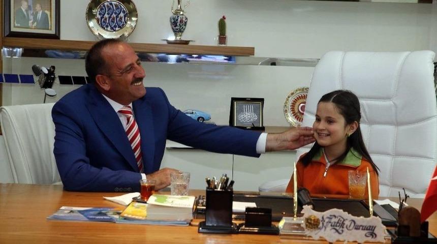 Başkan Duruay, 23 Nisan Dolayısıyla Koltuğunu Merveg&uuml;l Buğday&rsquo;a Bıraktı