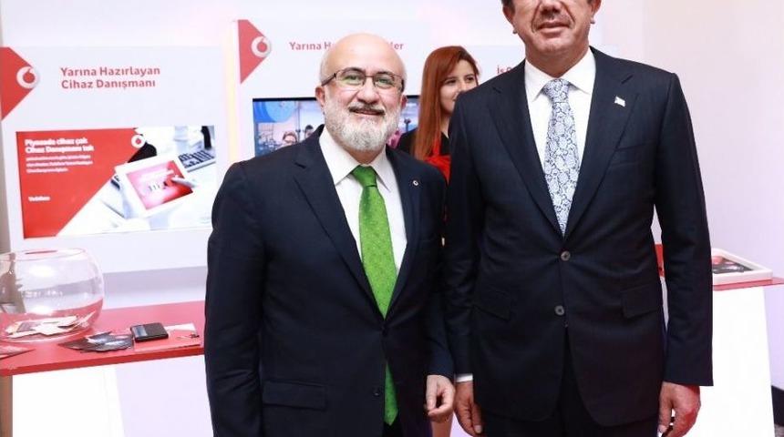 Ekonomi Bakanı Nihat Zeybekci, Vodafone Standını Ziyaret Etti