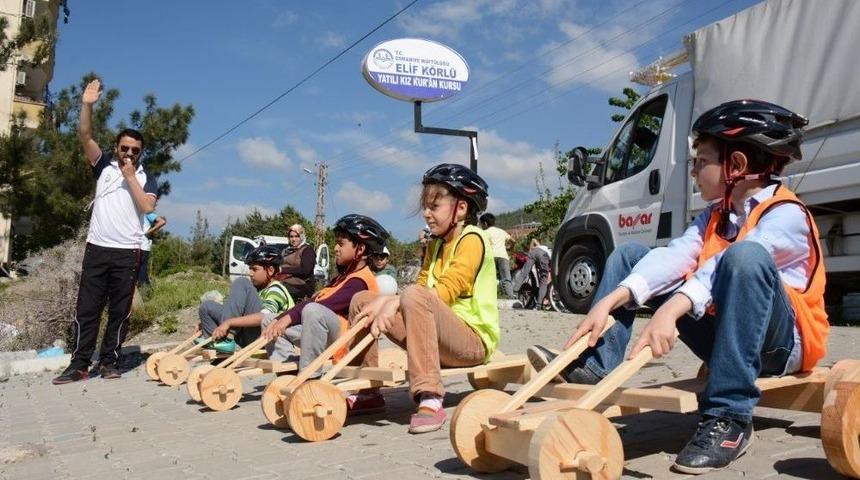 Tahta Araba Yarışlarına 120 &Ccedil;ocuk Katıldı