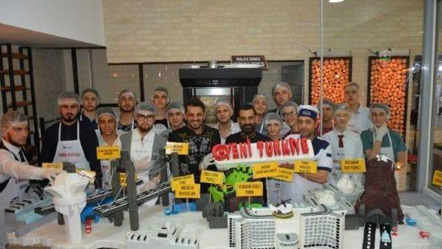 Dünya Rekortmeni Börekçiden Külliyeye 23 Nisan Pastası