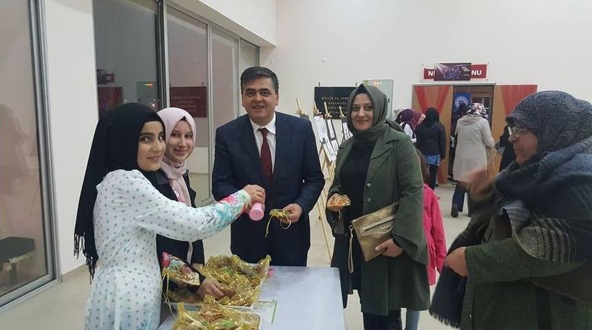 Başkan Yal&ccedil;ın &Ouml;ğrencilerin D&uuml;zenlediği Sergiye Katıldı