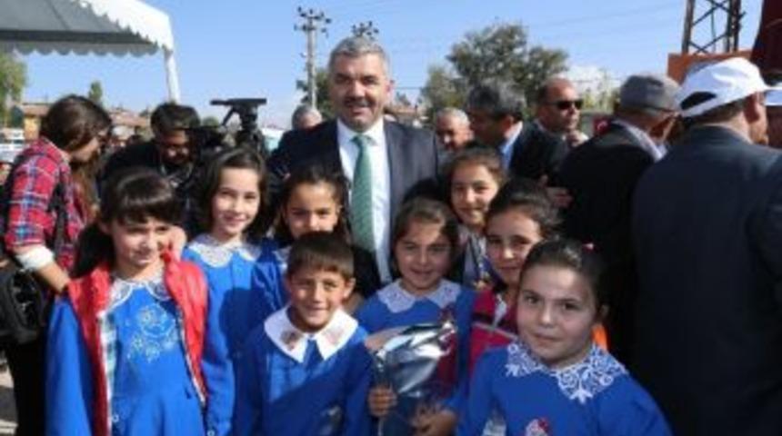 B&uuml;y&uuml;kşehire Bağlı Birimler 23 Nisan&rsquo;da &Ccedil;ocuklara &Uuml;cretsiz