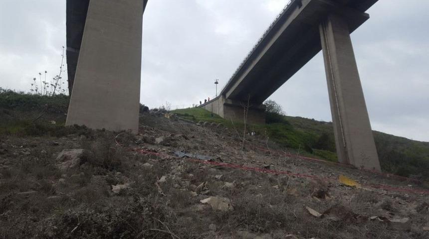 &Ccedil;imento Y&uuml;kl&uuml; Tır Viyad&uuml;kten U&ccedil;tu: 1 &Ouml;l&uuml;