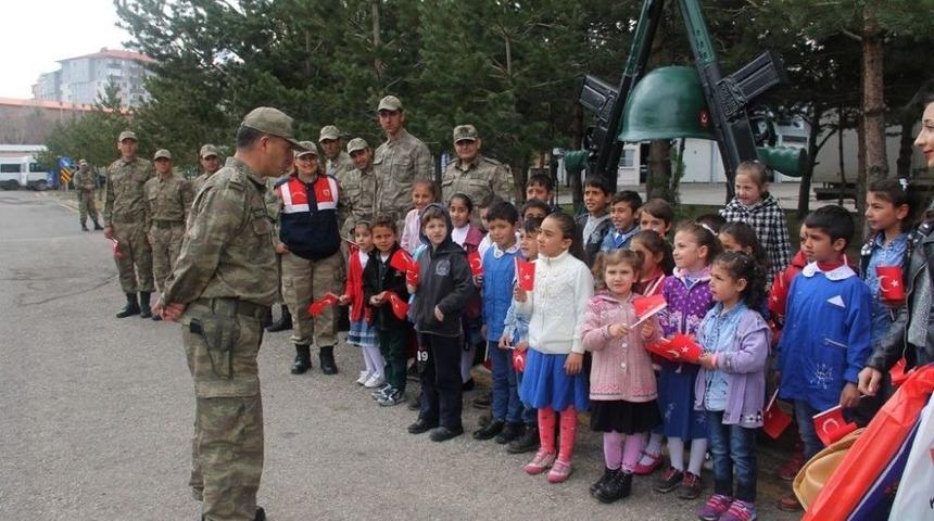 &Ouml;ğrencilerden İl Jandarma Komutanlığına Ziyaret