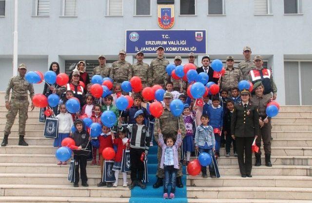 Öğrencilerden İl Jandarma Komutanlığına Ziyaret