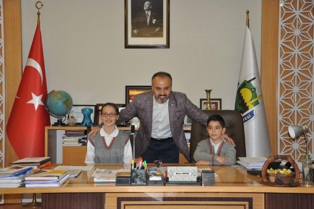 Koltuklar &Ccedil;ocuklara Teslim