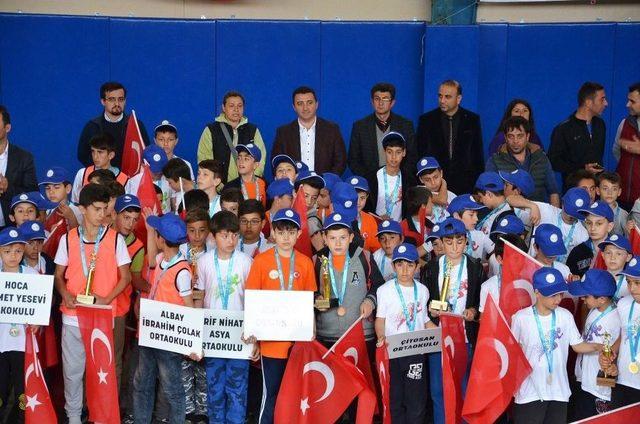 Bozüyük Belediyesi 23 Nisan Minikler Futsal Şenliği Muhteşem Final İle Sona Erdi