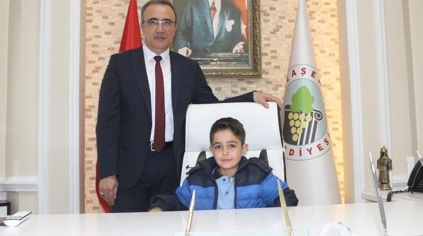 Başkan Kara&ccedil;oban Makamını Temsili Olarak Devretti