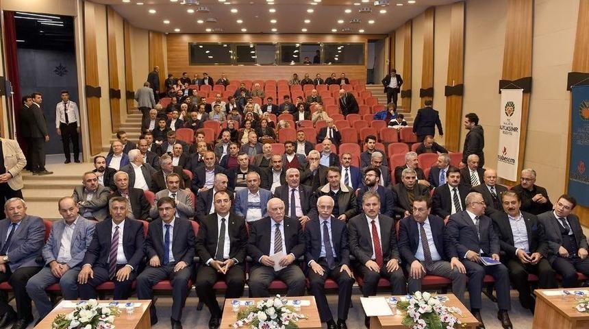 Turgut &Ouml;zal Panelle Anıldı