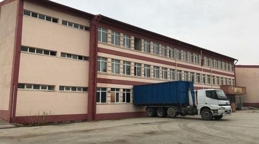 Boz&uuml;y&uuml;k Mesleki Ve Teknik Anadolu Lisesi Eski Binasının Yıkım Kararı &Ccedil;ıktı
