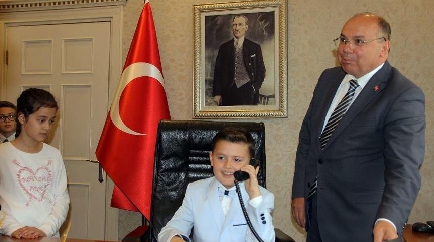 Koltuklar Geleceğe Emanet Edildi