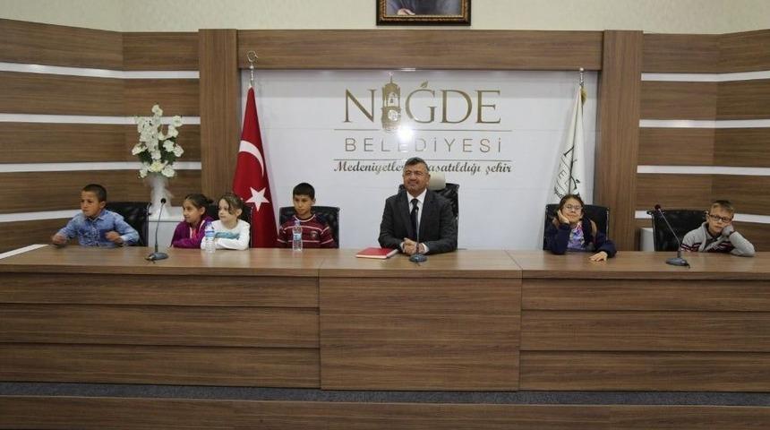 Başkan Akdoğan&rsquo;dan Minik &Ouml;ğrencilere Alışveriş Merkezi M&uuml;jdesi