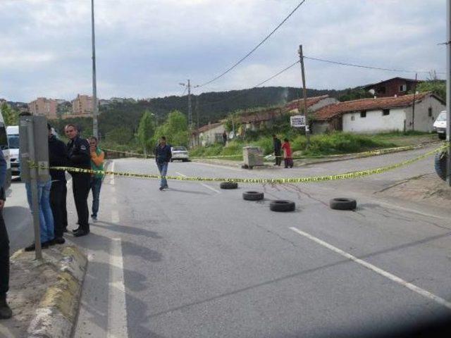 Yol Kenarında Yürüyen Gence Çarptı; Yardım Etmek Yerine Kaçtı