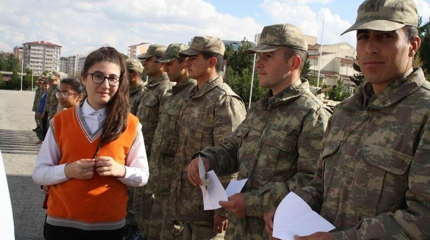 &Ouml;ğrencilerden Askerlere Mektup